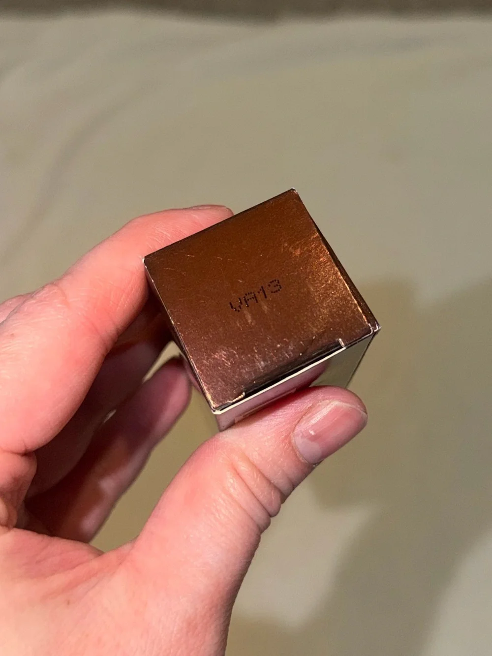 HOURGLASS COSMETICS - Ambient Soft Glow Foundation - Color 8 (light medium)